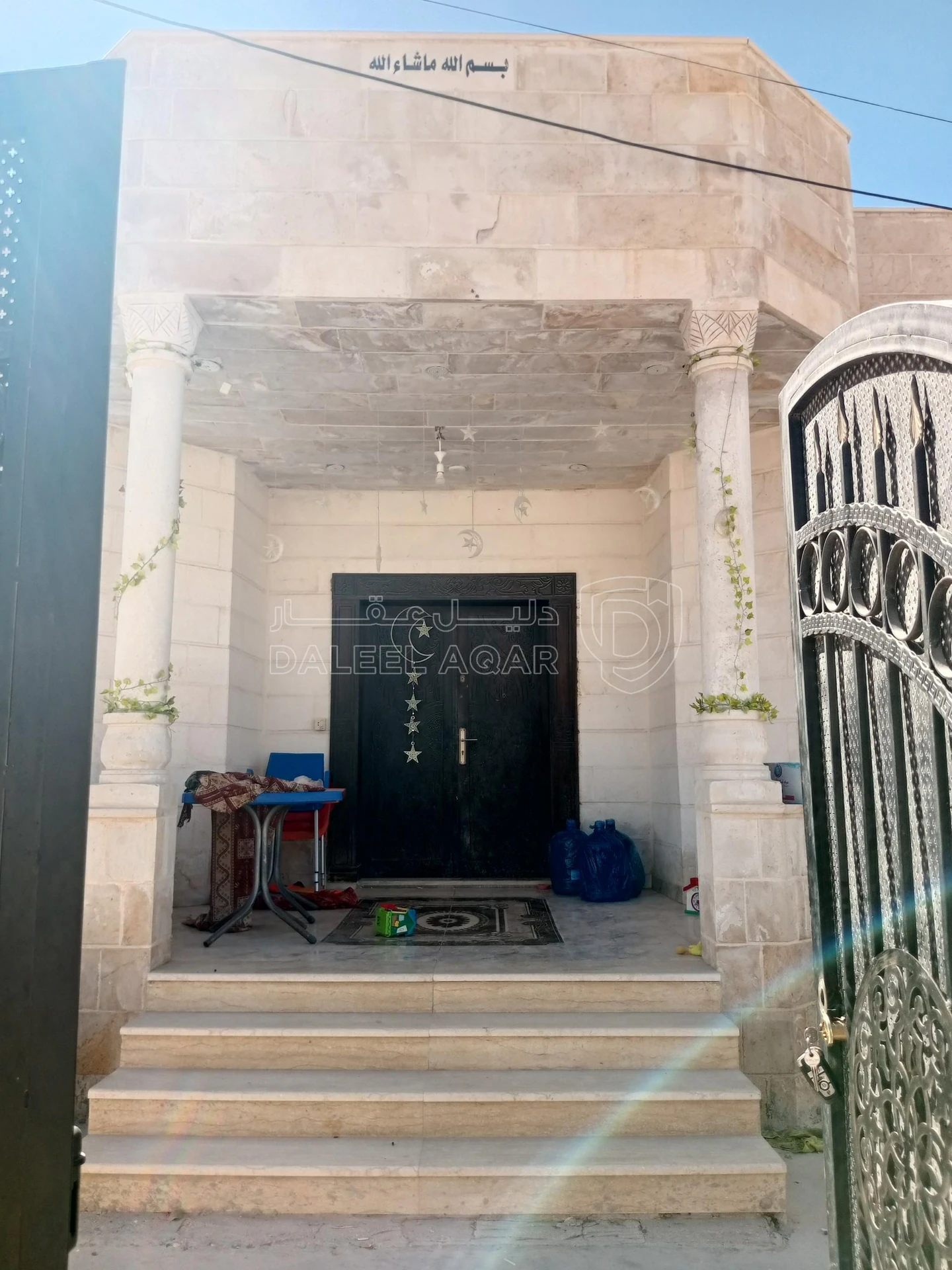فيلا/منزل في عمان عين الباشا اسكان قاقيش مقابل مسجد الفاروق  - 105,000 دأ - صورة 1