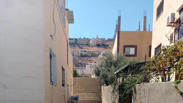 فيلا/منزل في عمان عين الباشا اسكان قاقيش مقابل مسجد الفاروق  - 105,000 دأ - صورة NaN
