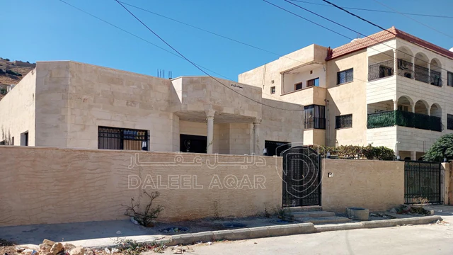 فيلا/منزل في عمان عين الباشا اسكان قاقيش مقابل مسجد الفاروق  - 105,000 دأ - صورة NaN