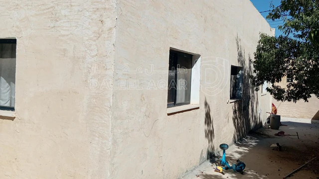 فيلا/منزل في عمان عين الباشا اسكان قاقيش مقابل مسجد الفاروق  - 105,000 دأ - صورة NaN