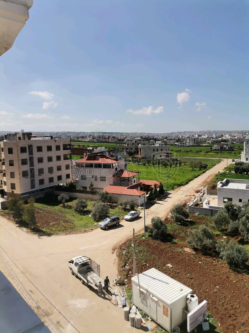 شقة في شقه فخمة 203م ثالث فني على شارع البتراء  - 86,000 دأ - صورة 1