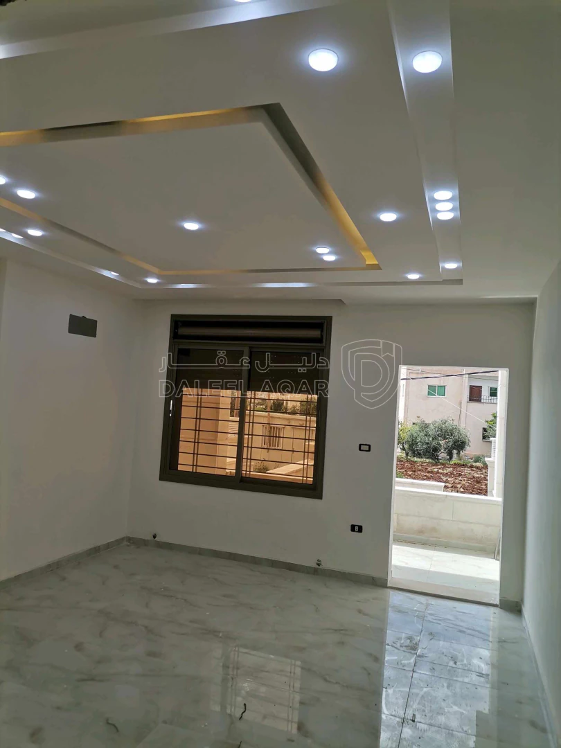 شقة في شقه فخمة 203م ثالث فني على شارع البتراء  - 86,000 دأ - صورة 1