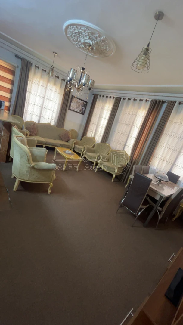 شقة في الزرقاء- حي رمزي  - 35,000 دأ - صورة 1