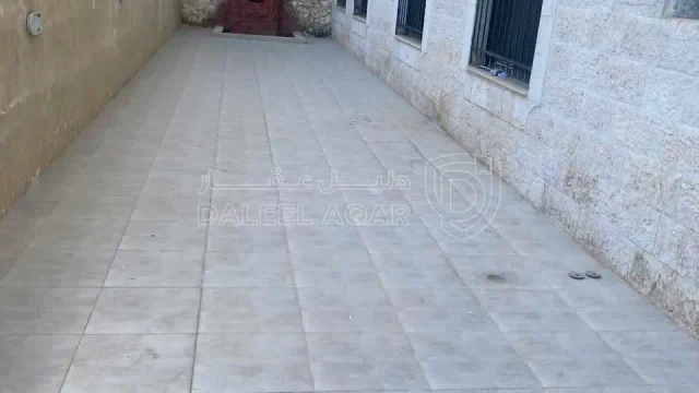 شقة - شقة شبه ارضي شارع البتراء - 47000 دأ