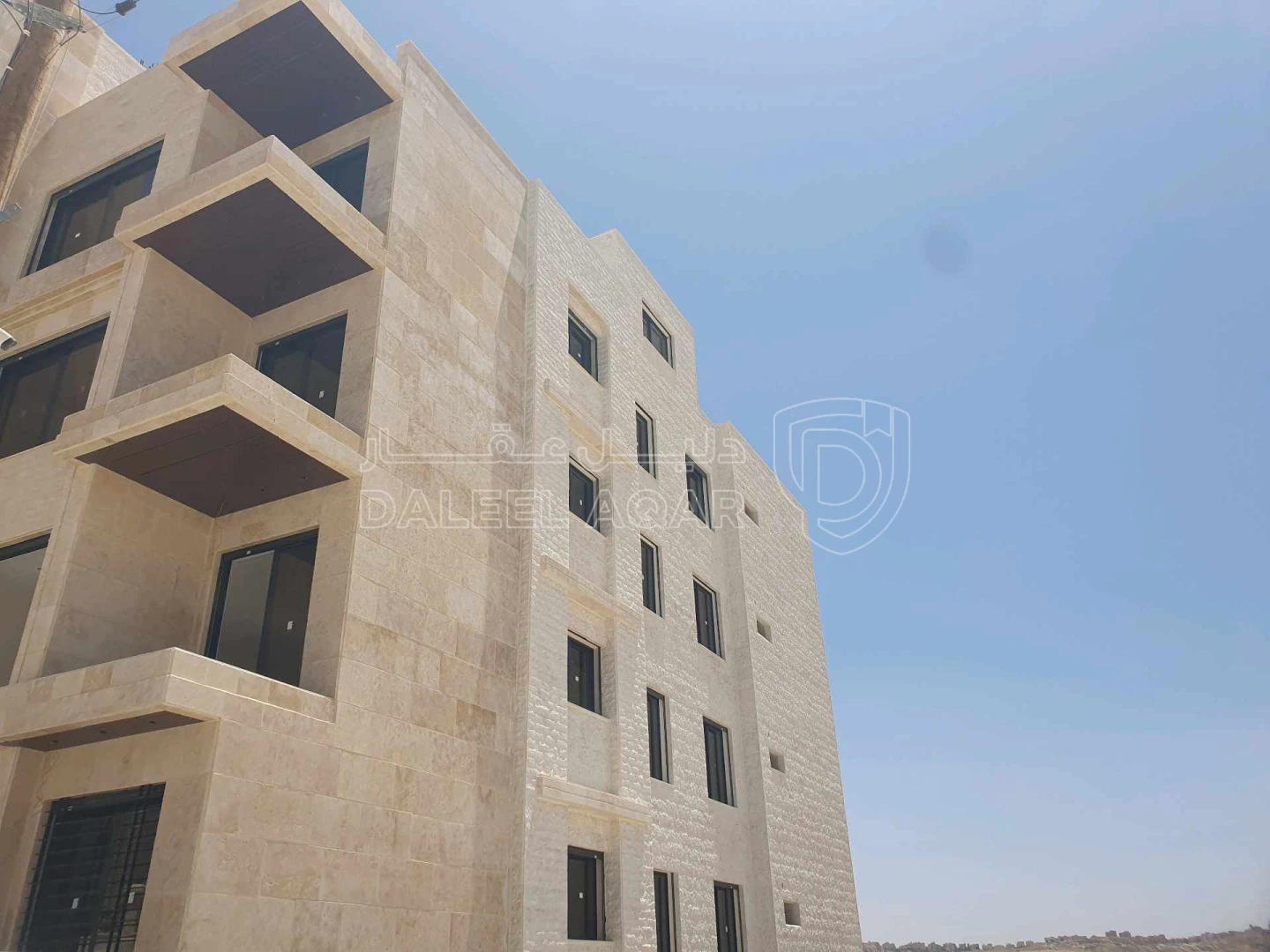 شقة في الجبيهه - 150,000 دأ - صورة 1