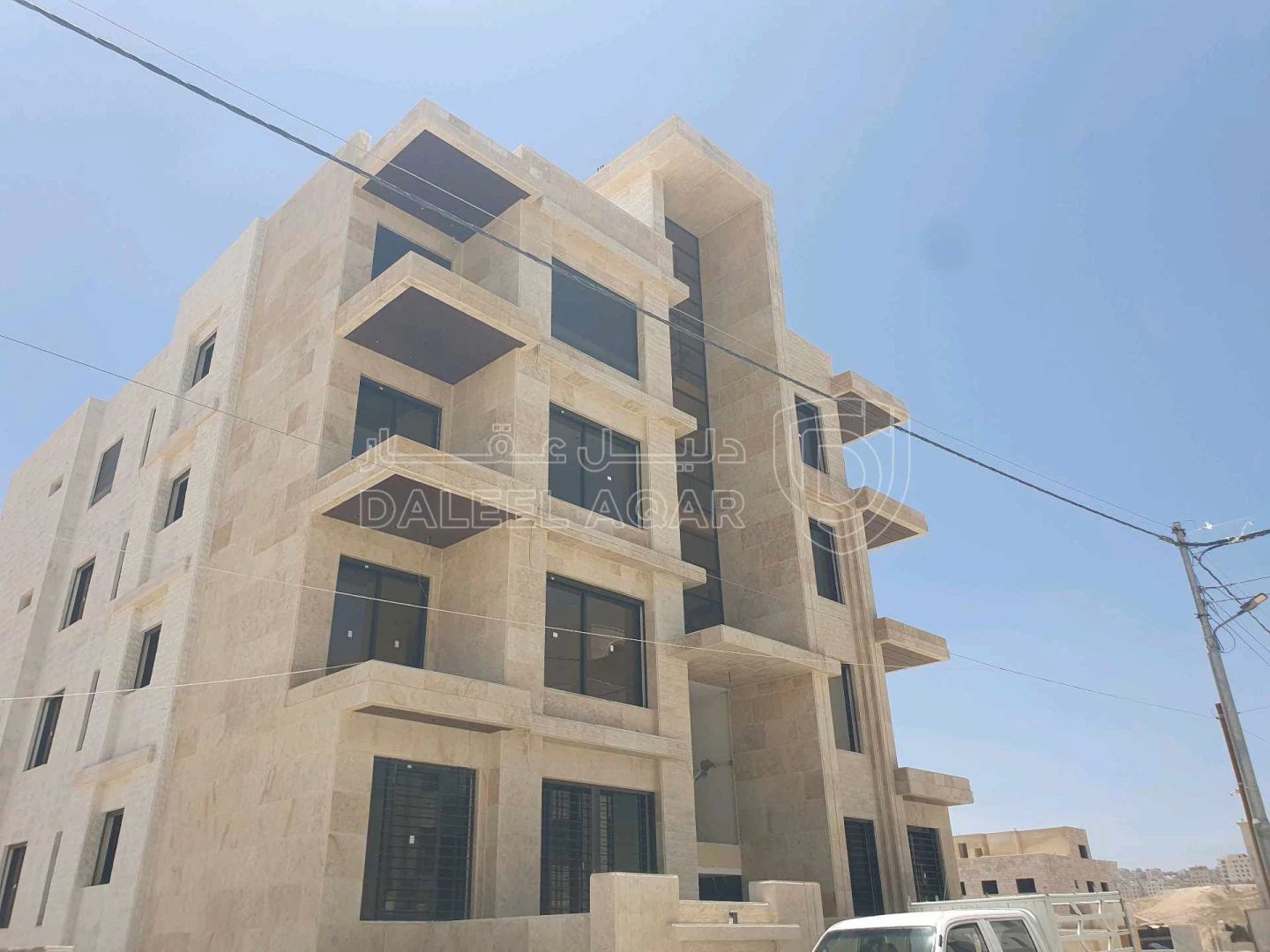 شقة في الجبيهه - 150,000 دأ - صورة 1