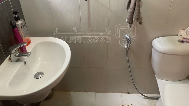فيلا/منزل في الزرقاء حي الرشيد حي جعفر بقرب مسجد الرحمة  - 65,000 دأ - صورة NaN