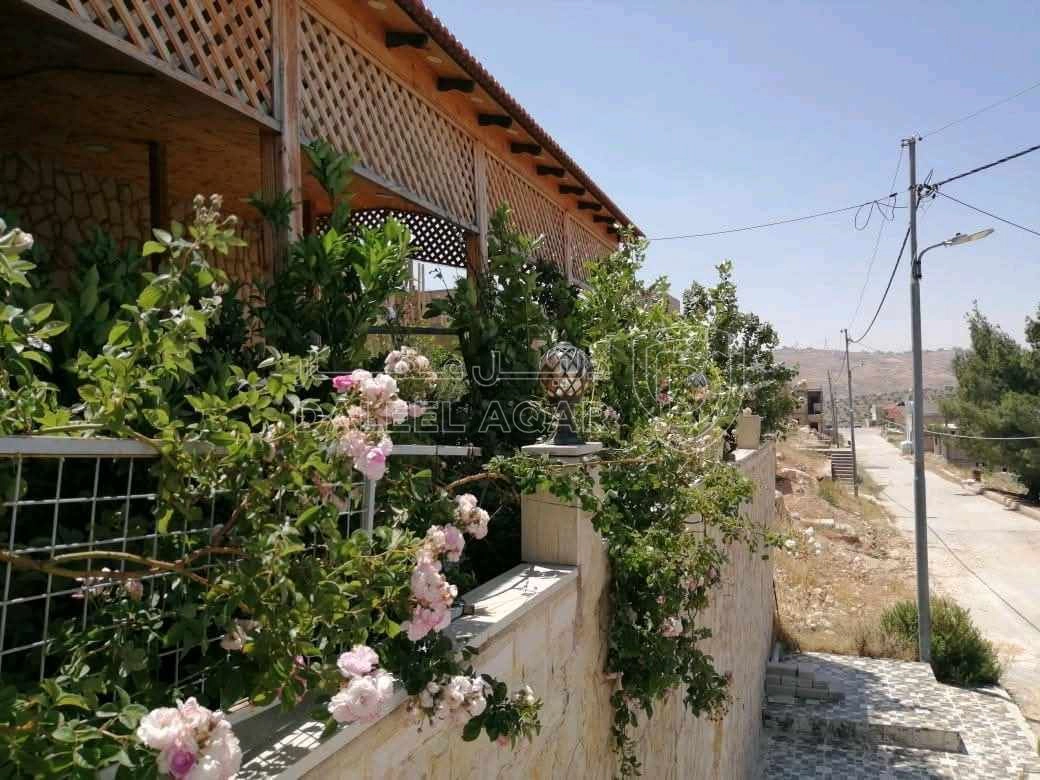 فيلا/منزل في ام رمانة بيرين قرب ملعب ام رمانة البلدي - 65,000 دأ - صورة 1