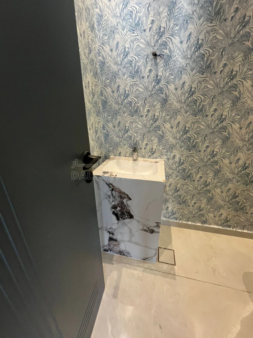 شقة في في خلدا قرب مدارس ساندس تشطيب ملوكي  - 146,000 دأ - صورة 1