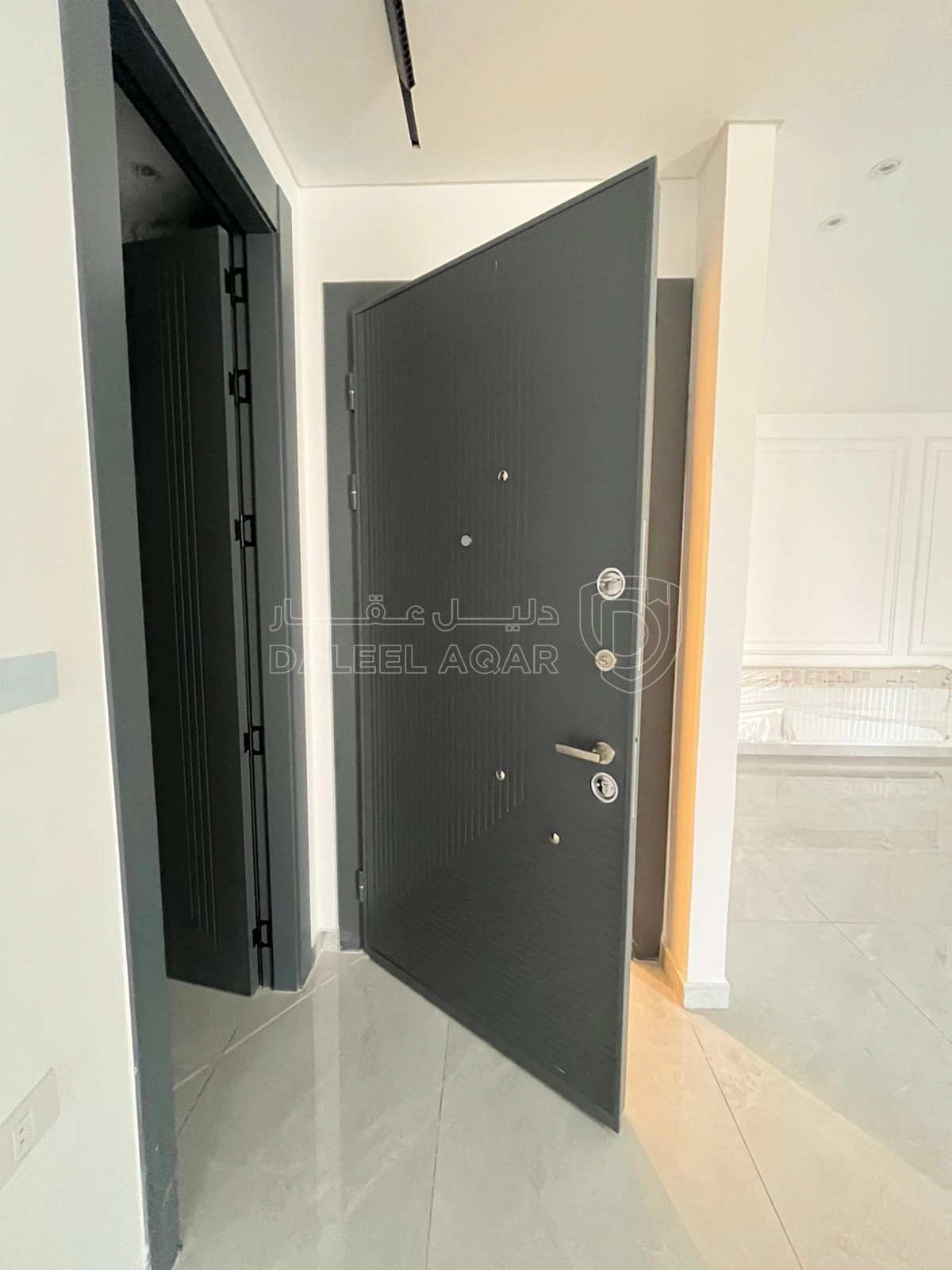 شقة في في خلدا قرب مدارس ساندس تشطيب ملوكي  - 146,000 دأ - صورة 1