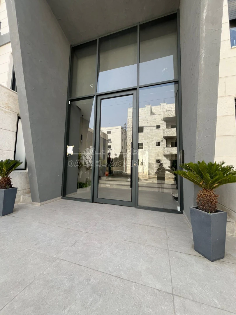 شقة في في خلدا قرب مدارس ساندس تشطيب ملوكي  - 146,000 دأ - صورة 1