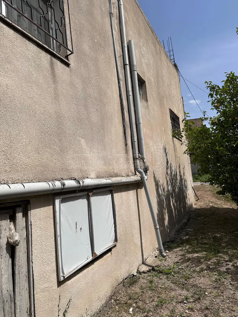 فيلا/منزل في اربد بيت راس . حيّ الاذاعه  - 130,000 دأ - صورة 1