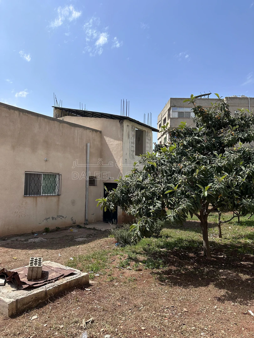 فيلا/منزل في اربد بيت راس . حيّ الاذاعه  - 130,000 دأ - صورة 1