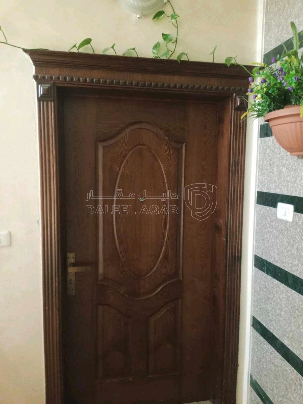 شقة في عمان ضاحية الرشيد قرب مركز صحي جبيهة مع روف  - 140,000 دأ - صورة 1