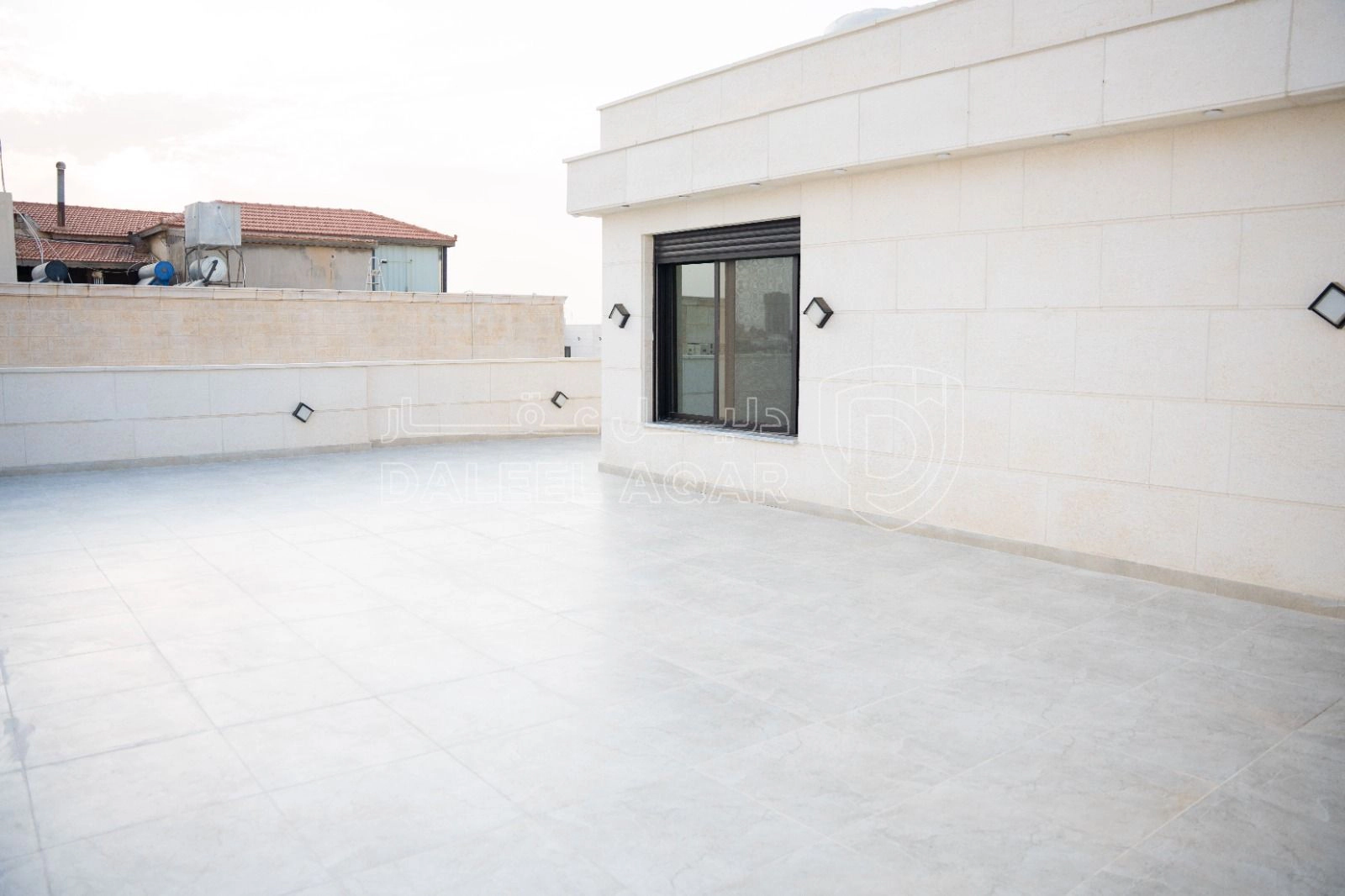 شقة في الظهير - 160,000 دأ - صورة 1
