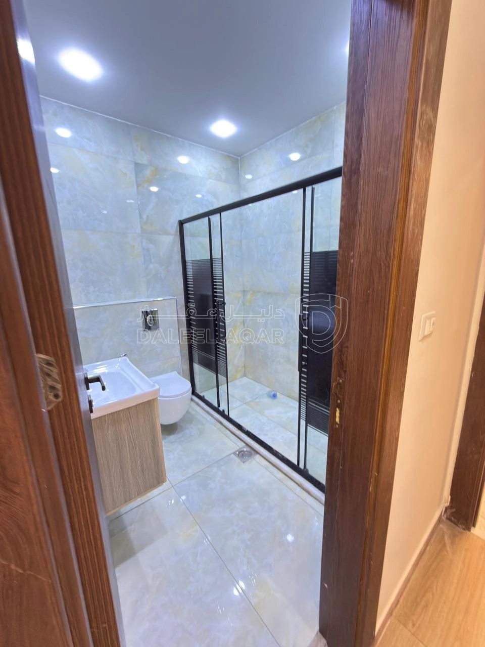 شقة في البنيات- حي المرعي- قرب مدارس الحصاد - 85,000 دأ - صورة 1