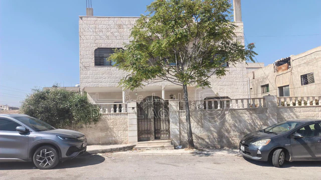 فيلا/منزل في الزرقا جريبا قرب اسواق الماجد  - 125,000 دأ - صورة NaN