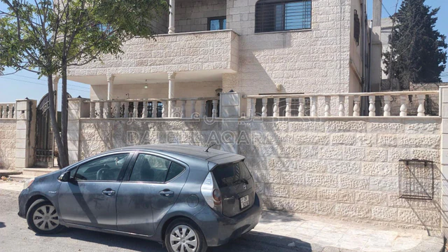 فيلا/منزل - الزرقا جريبا قرب اسواق الماجد  - 125000 دأ