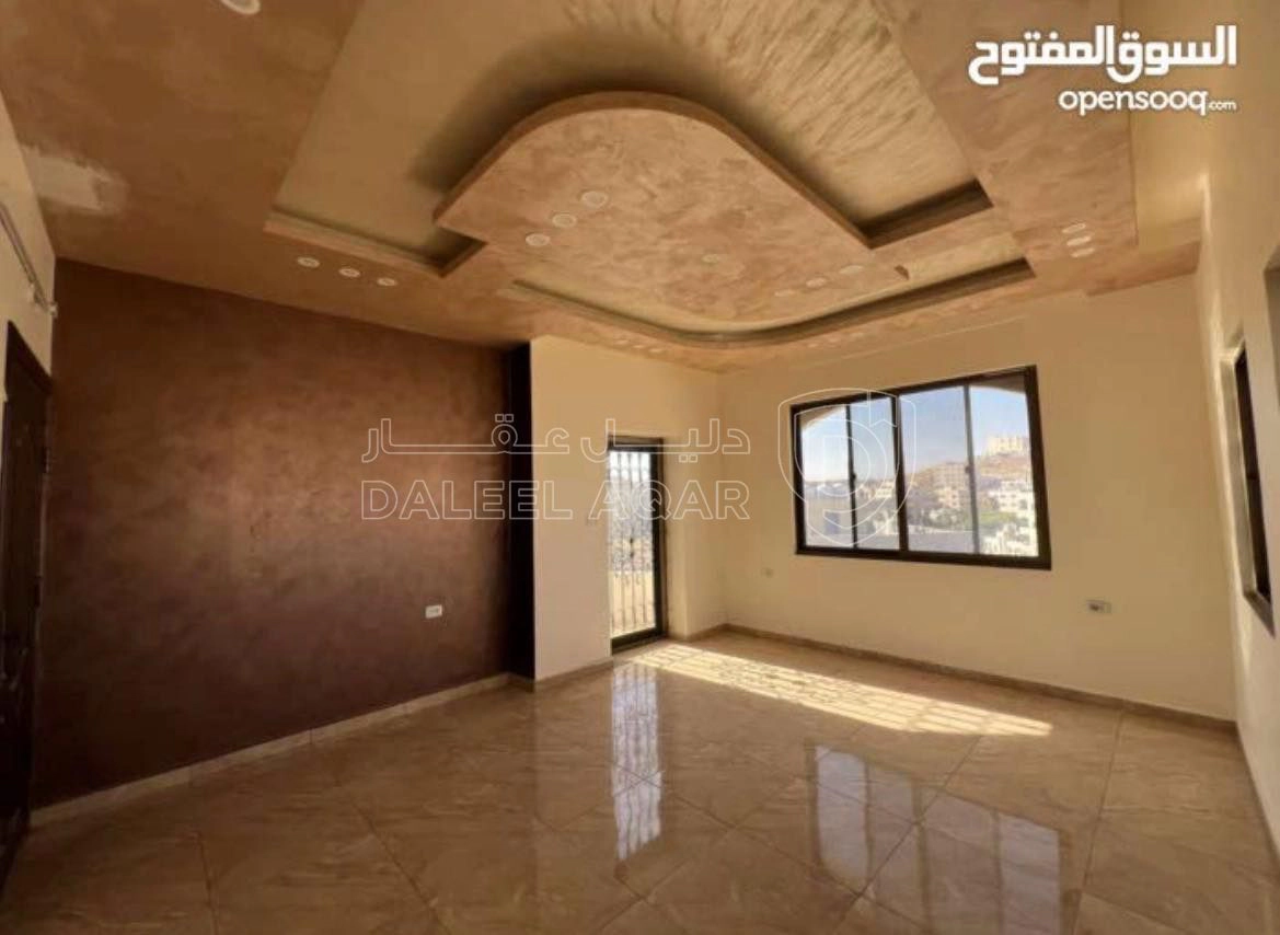 مبنى في منزل للبيع في الجويدة حي الباير - 175,000 دأ - صورة 1