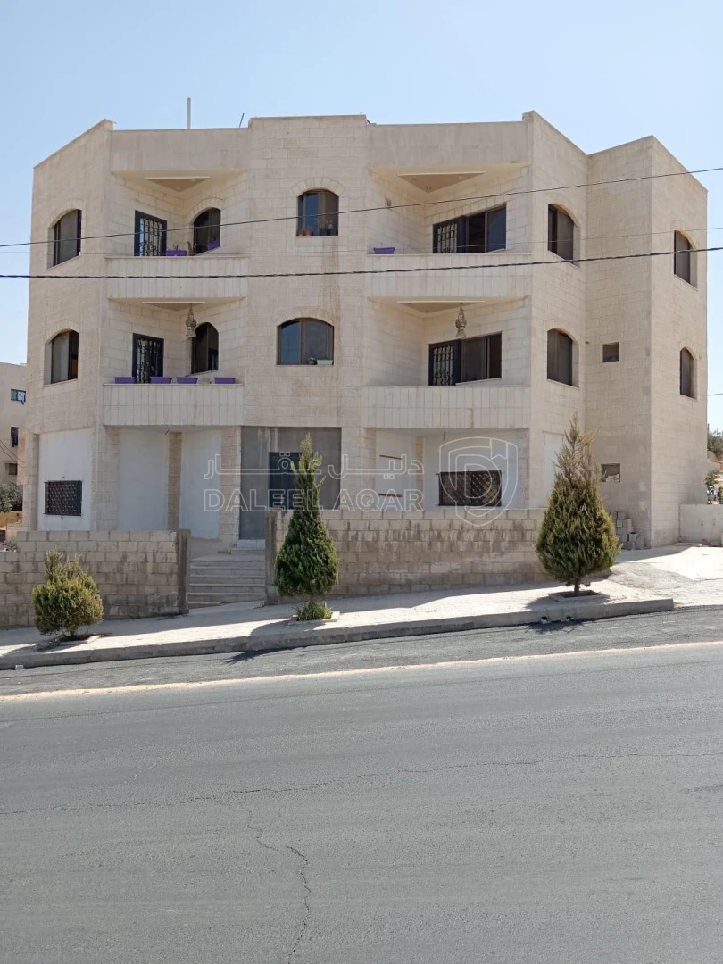 مبنى في منزل للبيع في الجويدة حي الباير - 175,000 دأ - صورة 1