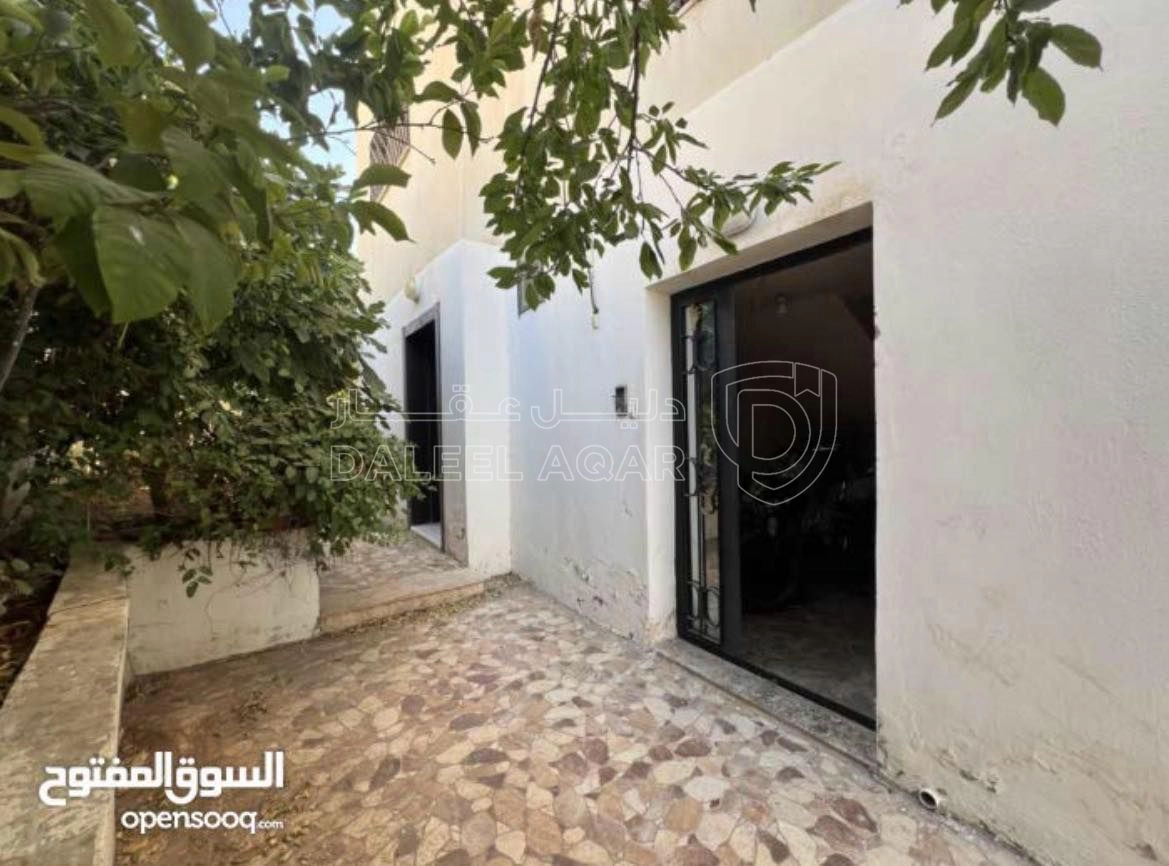 مبنى في منزل للبيع في الجويدة حي الباير - 175,000 دأ - صورة 1