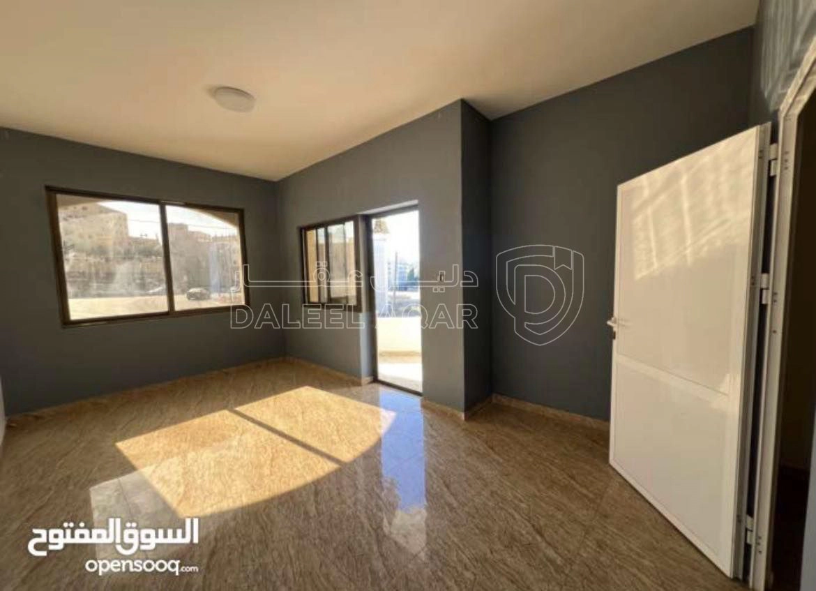 مبنى في منزل للبيع في الجويدة حي الباير - 175,000 دأ - صورة 1