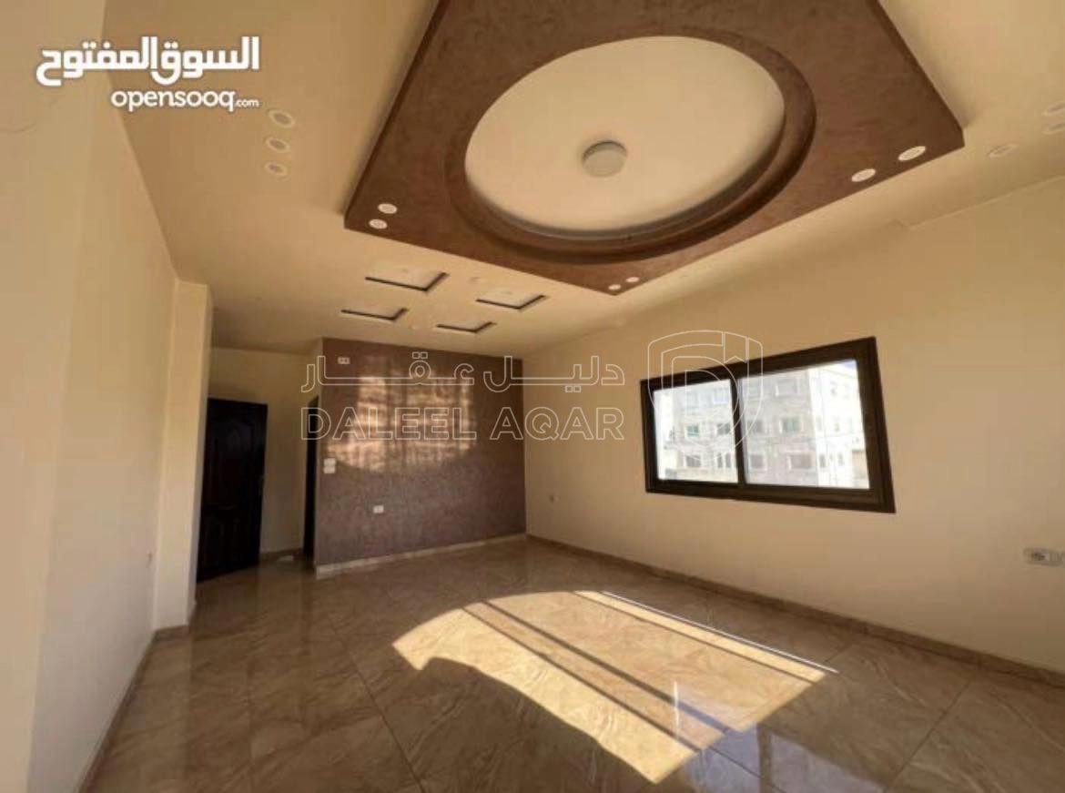 مبنى في منزل للبيع في الجويدة حي الباير - 175,000 دأ - صورة 1