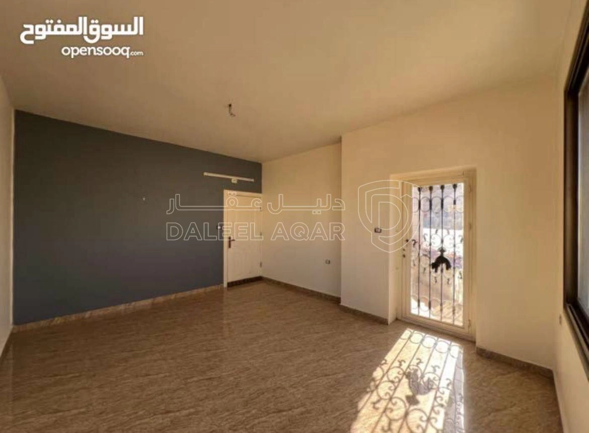 مبنى في منزل للبيع في الجويدة حي الباير - 175,000 دأ - صورة 1