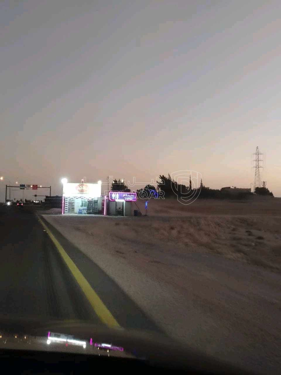 أرض في للإستثمار، الطريق الصحراوي الرئيسي، الدامخي - 86,250 دأ - صورة 1