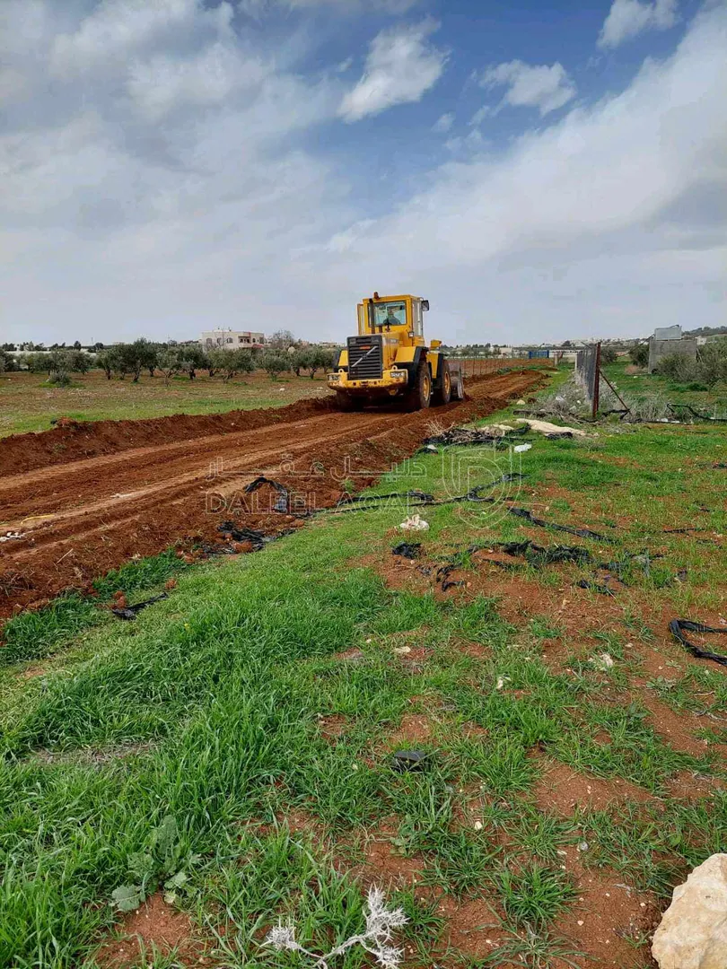 أرض في جرينه الغربي بالقرب من مسجد عباد الرحمن - 150,000 دأ - صورة 1