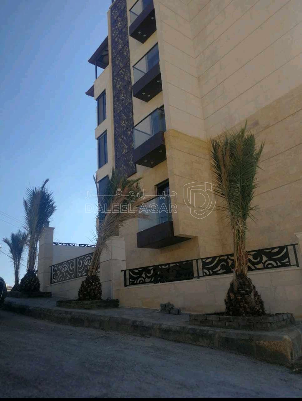 مبنى في عمان خلف قصر الأميرة بسمة مباشرة و مطل ابو نصير - 740,000 دأ - صورة 1