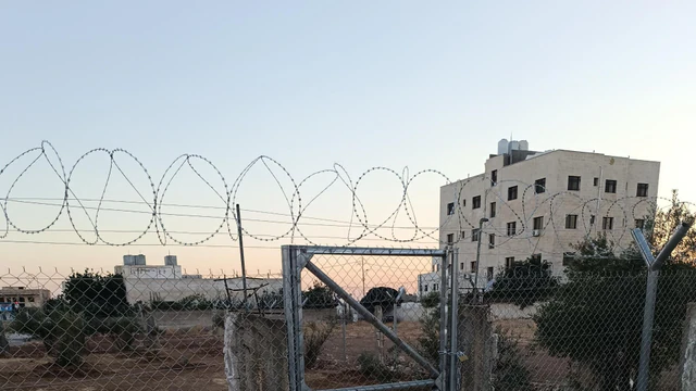 أرض في عمان جاوا قطعة على شارعين - 80,000 دأ - صورة NaN