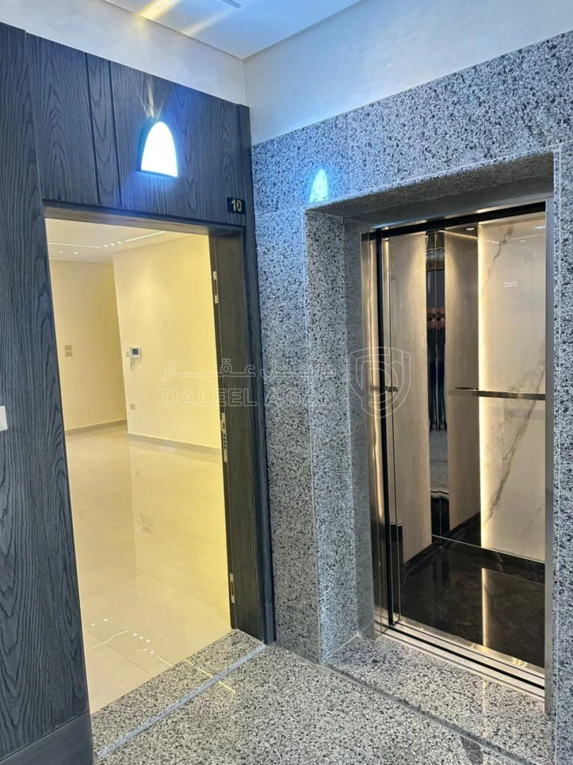 شقة في تبعد 2.5 عن شارع المطار - 55,000 دأ - صورة 1