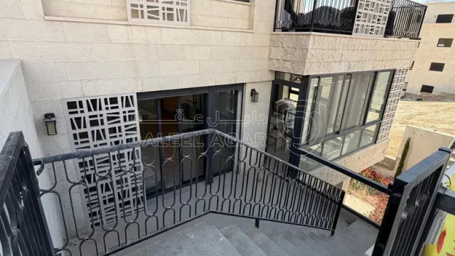 شقة - الحمر بجانب القصور الملكيه/الاسطبلات الملكيه - 240000 دأ