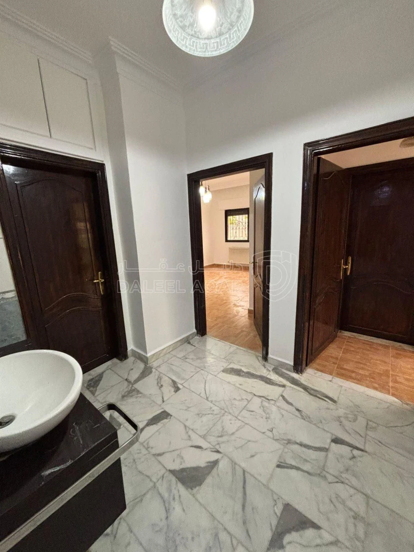 شقة في شقة سكنية للبيع في أرقى احياء أم أذينة – موقع مميز - 130,000 دأ - صورة 1