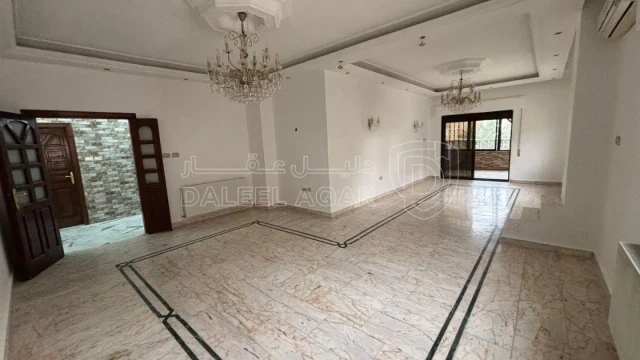 شقة - شقة سكنية للبيع في أرقى احياء أم أذينة – موقع مميز - 120000 دأ