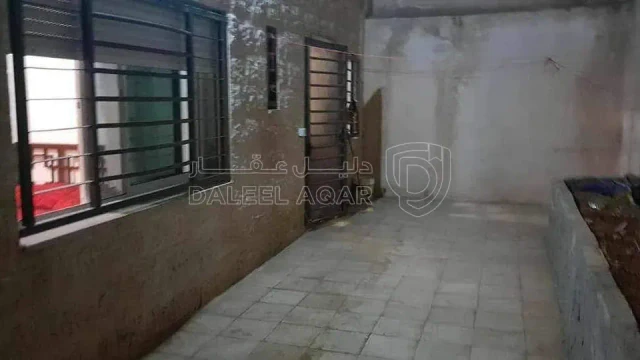 شقة - شقة للبيع شارع الاستقلالعلى الشارع الرئيسي مقابل ا - 27500 دأ