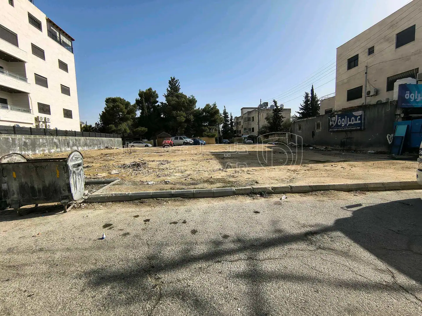 أرض في الجبيهه خلف صالة اليوسفي  - 360,000 دأ - صورة 1