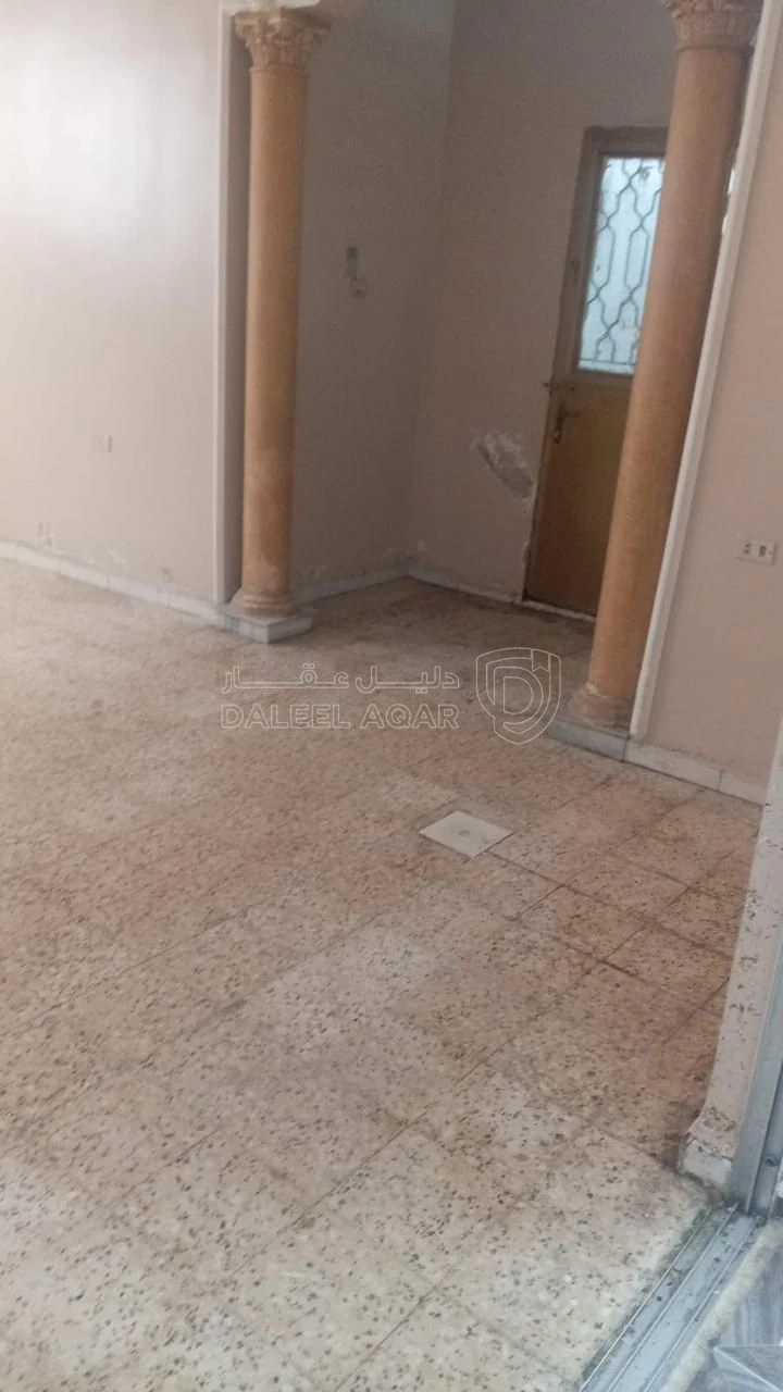 فيلا/منزل في الزرقاء حي الحسين شارع شامل  بقالة ابو ياسين - 25,000 دأ - صورة 3