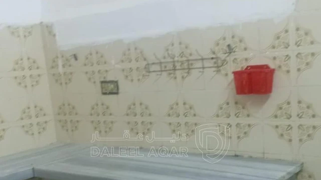فيلا/منزل في الزرقاء حي الحسين شارع شامل  بقالة ابو ياسين - 25,000 دأ - صورة NaN