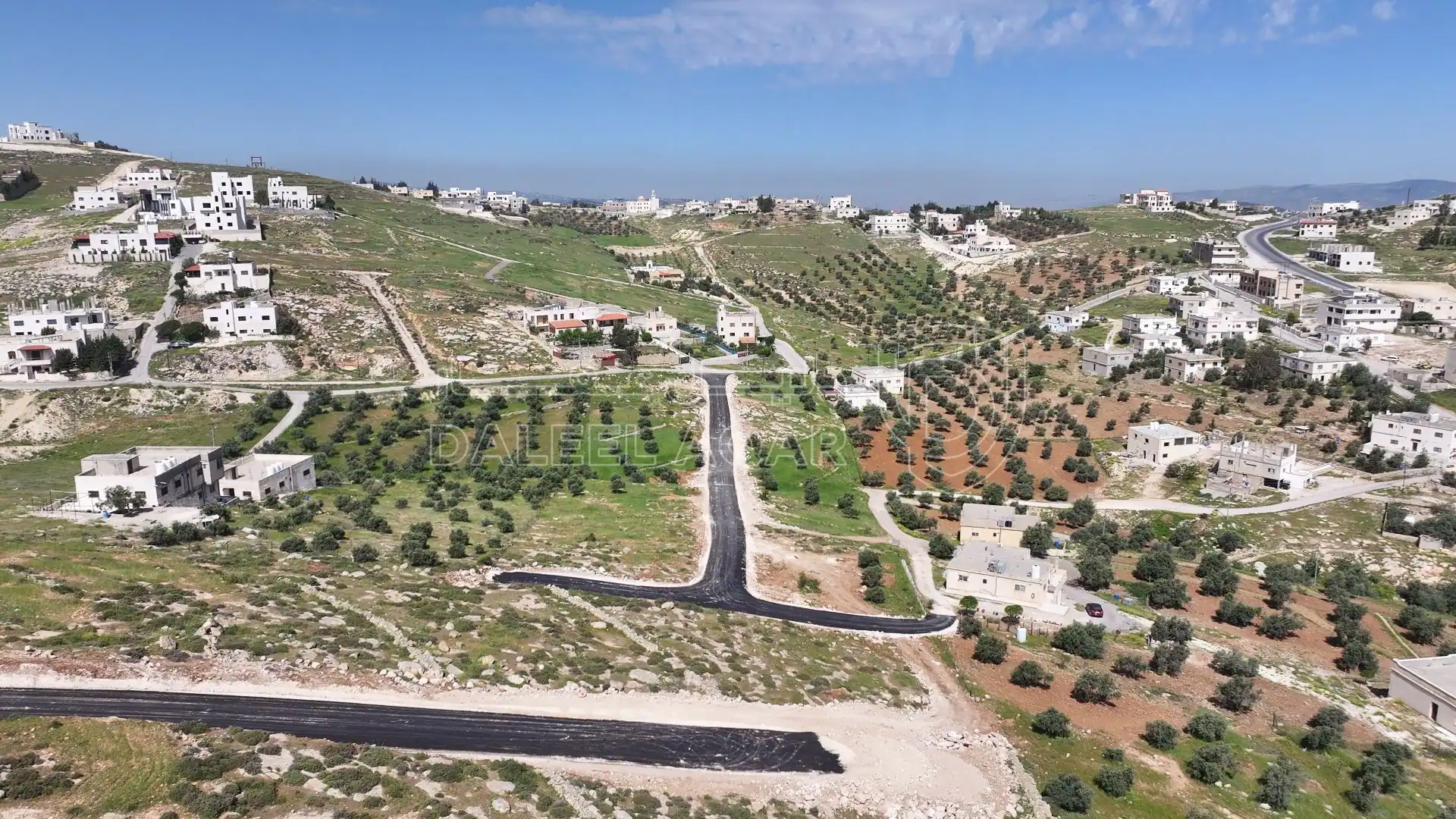 أرض في أرض مميزة في أم رمانة – شارع الاردن - 70,000 دأ - صورة 1