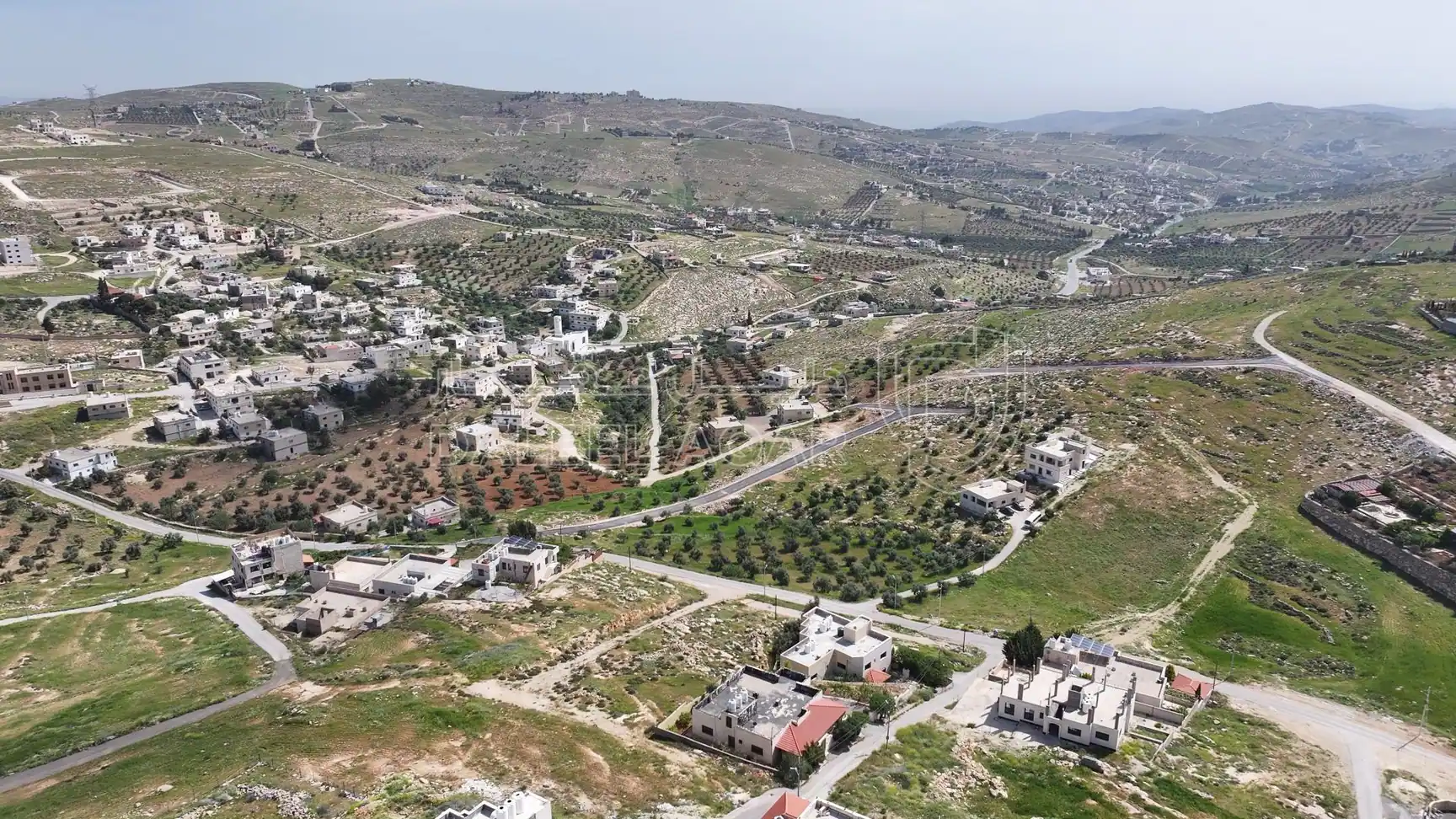 أرض في أرض مميزة في أم رمانة – شارع الاردن - 70,000 دأ - صورة 1