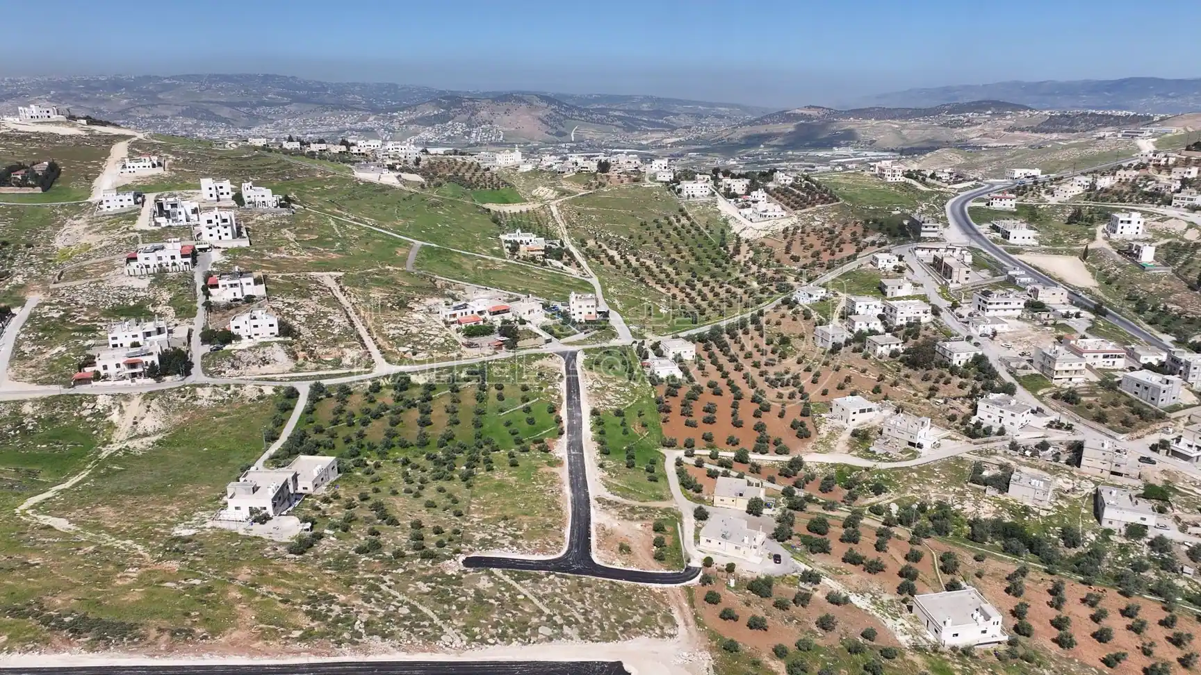 أرض في أرض مميزة في أم رمانة – شارع الاردن - 70,000 دأ - صورة 1