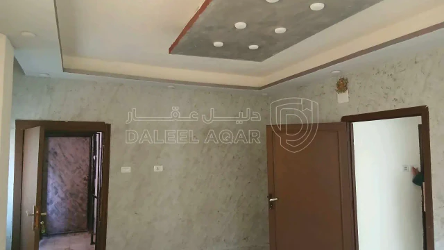 شقة - الذراع الغربي  - 19000 دأ