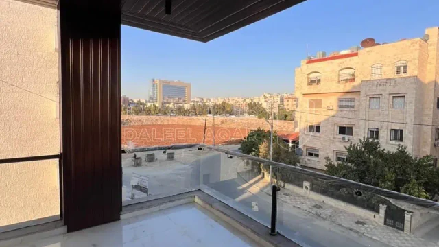 شقة - شقة بالقرب من مطعم زهور الشفا  - 96000 دأ