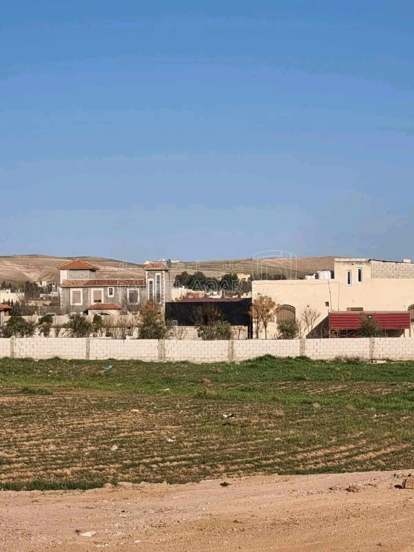 أرض في عمان النقيرة شارع الستين  - 20,000 دأ - صورة 1