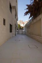 شقة في شبه ارضي مع حديقة ومدخل وكراج مشروع 122ام السماق - 230,000 دأ - صورة NaN