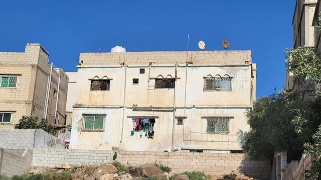 مبنى في الهاشميه طلوع البلديه قرب مسجد عمر بن الخطاب - 35,000 دأ - صورة NaN