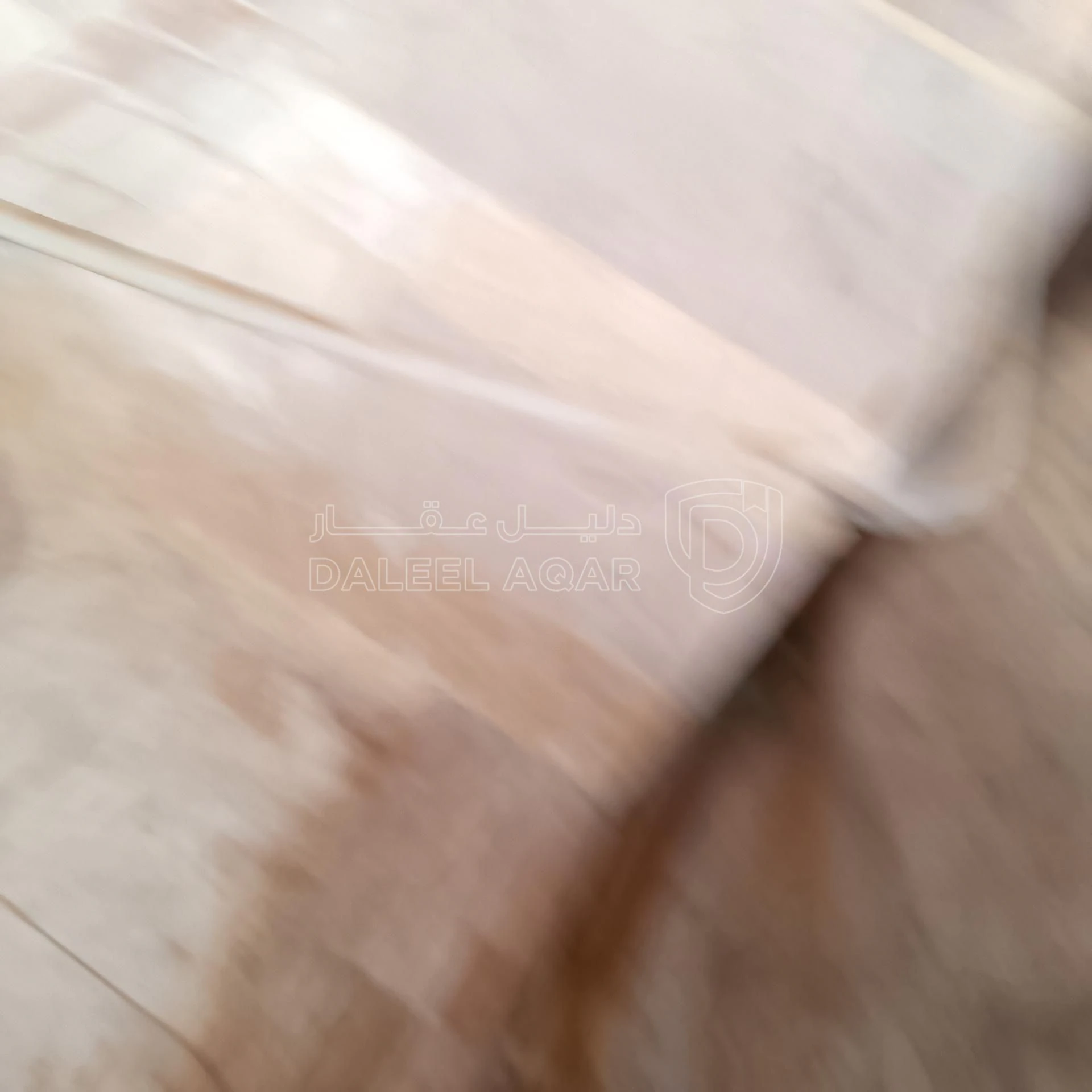 شقة في شقة للبيع او للبدل على منزل  مستقل موقع حواره طريق - 53,000 دأ - صورة 1