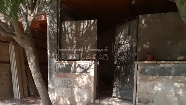 شقة - شقة للبيع او للبدل على منزل  مستقل موقع حواره طريق - 53000 دأ